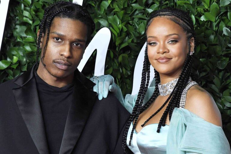 rihanna-1-2000-09e290ef56c5456db91af266f3b5ec9a (1)
