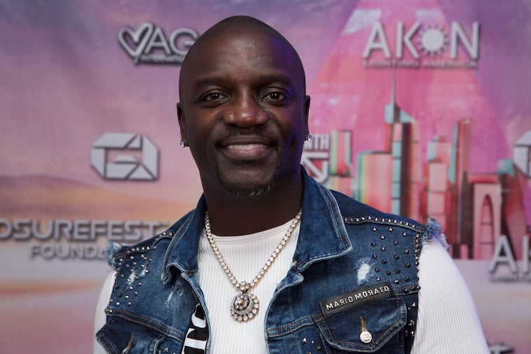 akon on red carpet
