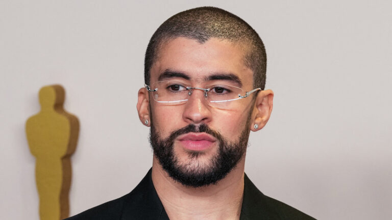 Bad-Bunny-explique-son-choix-politique-de-ne-pas-se-produire-aux-Etats-Unis-lors-de-sa-tournee